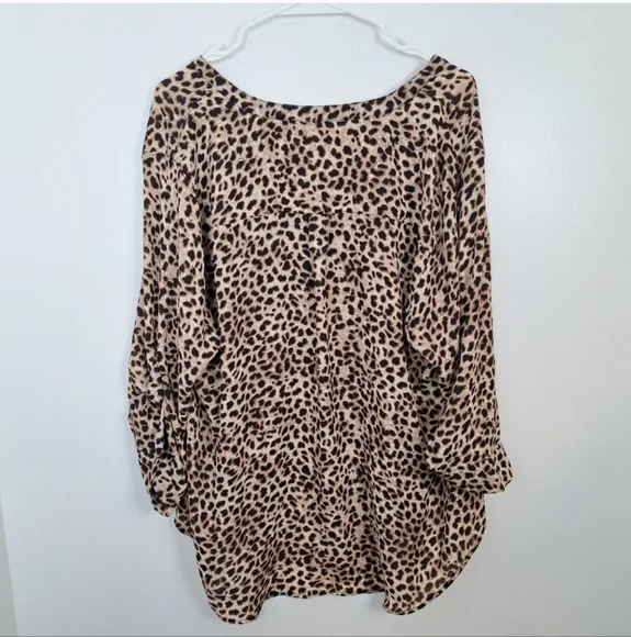 TORRID Bundle Of 2 Cheetah Print & Romantic Floral 3/4 Sleeve Blouses Size 2X - Picture 5 of 14